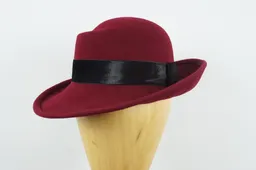 A jaunty velour upswept classic in bordeaux with velvet ribbon trim.